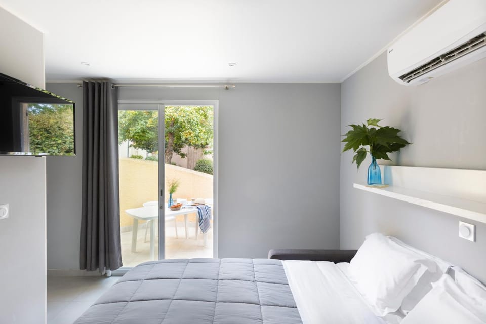 Bed, Photo of the whole room, Bedroom, towels, air conditioner