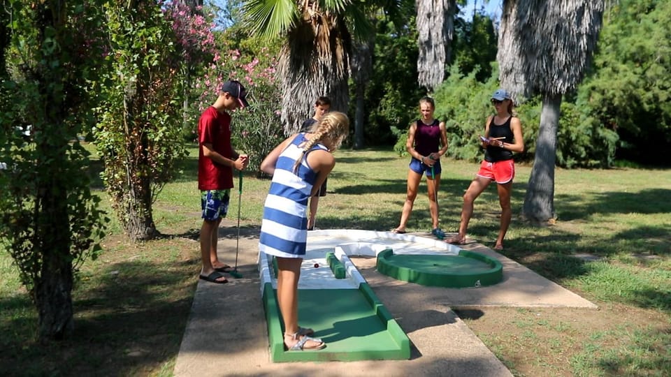 Spring, Day, People, Natural landscape, Garden, group of guests