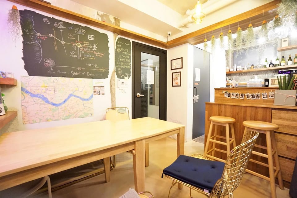 Communal lounge/ TV room, Lobby or reception, Lounge or bar