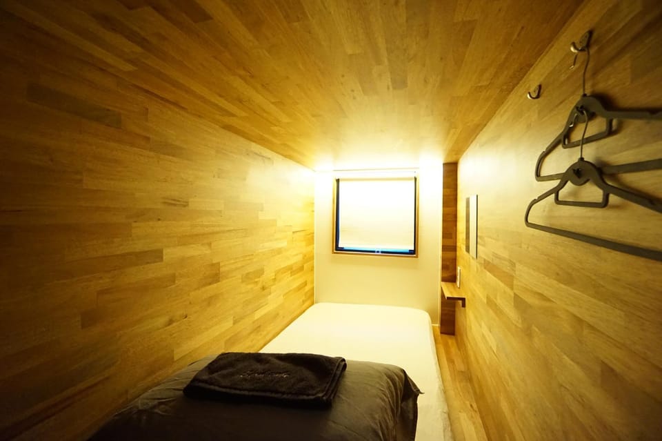 Bedroom, bunk bed
