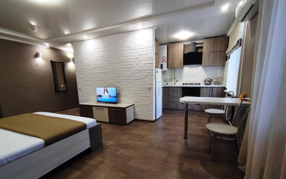 Communal lounge/ TV room, kitchen