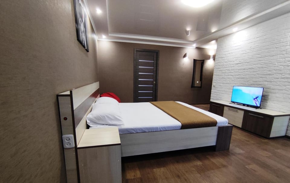 Bed, TV and multimedia, View (from property/room)