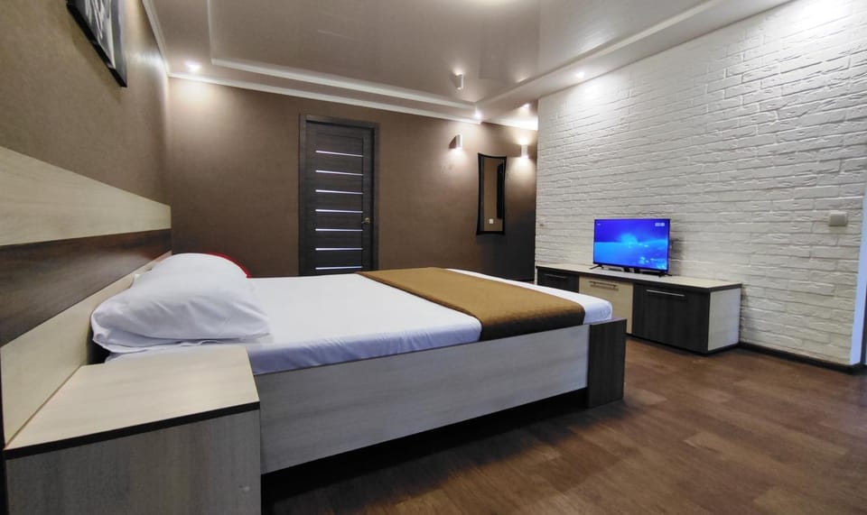 Bed, TV and multimedia, View (from property/room)