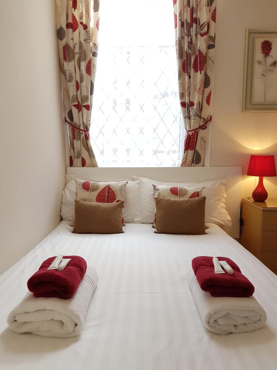 Bed, Photo of the whole room, Bedroom, towels