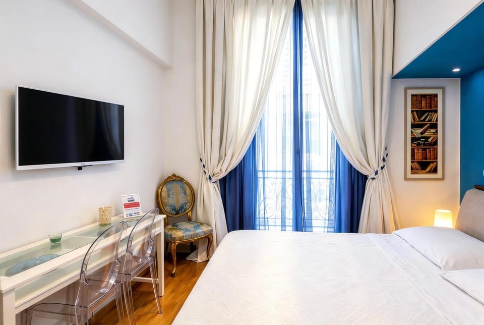TV and multimedia, Photo of the whole room, Bedroom