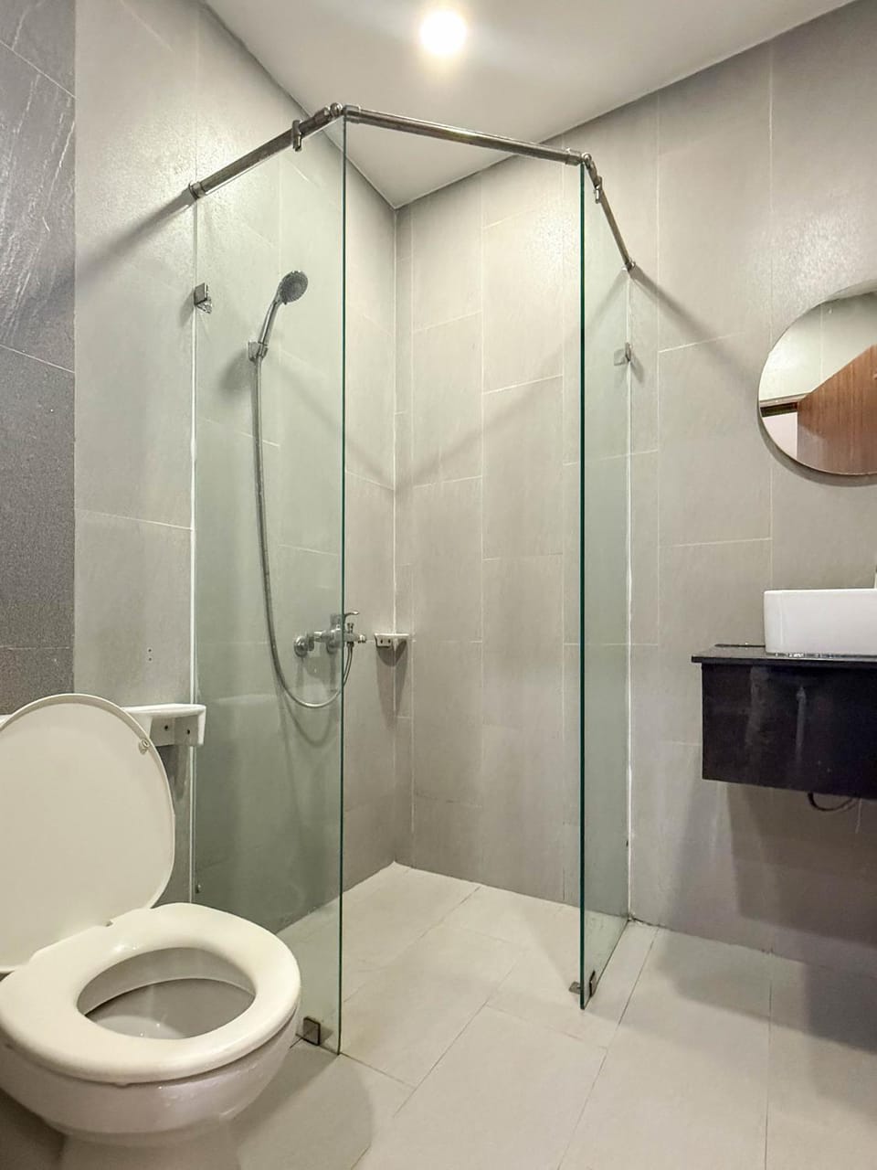 Shower, Toilet