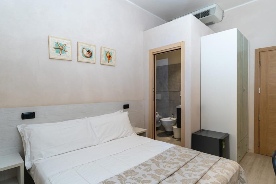 Bed, Bedroom, wardrobe, air conditioner