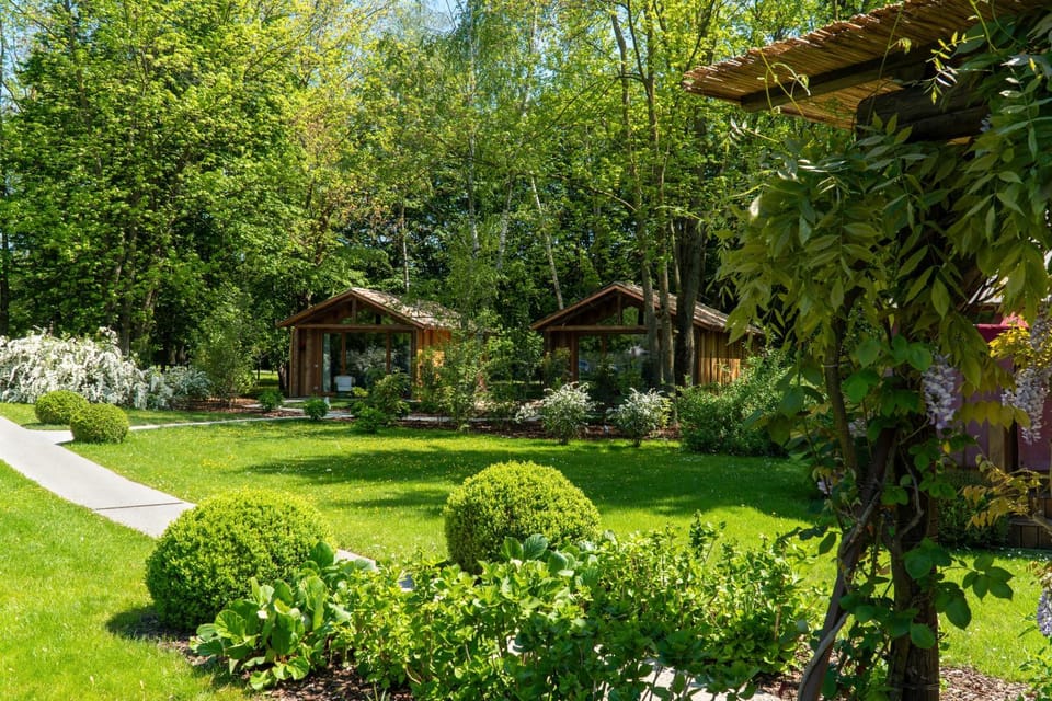 Property building, Day, Natural landscape, Garden, Garden view