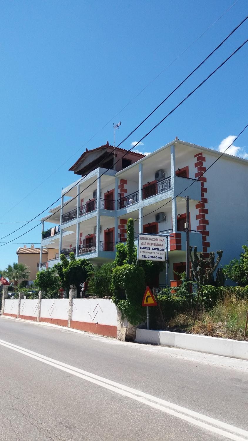 Facade/entrance