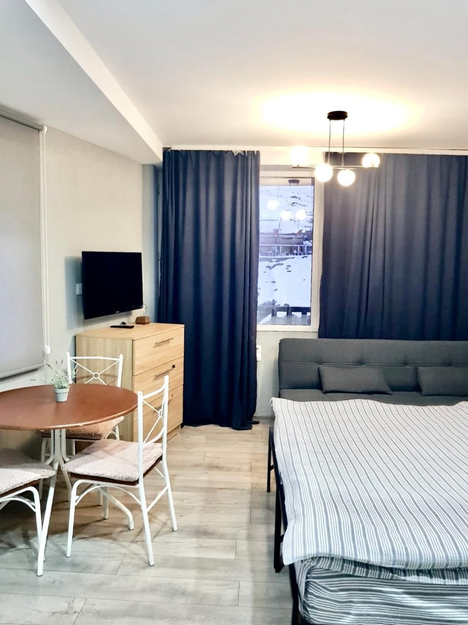 Communal lounge/ TV room, Bed, TV and multimedia, Living room, Photo of the whole room, Seating area, Dining area, Evening entertainment, Bedroom