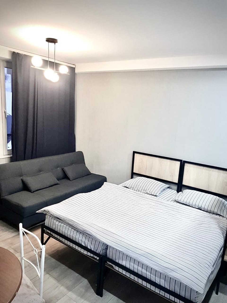 Bed, Living room, Photo of the whole room, Seating area, Bedroom