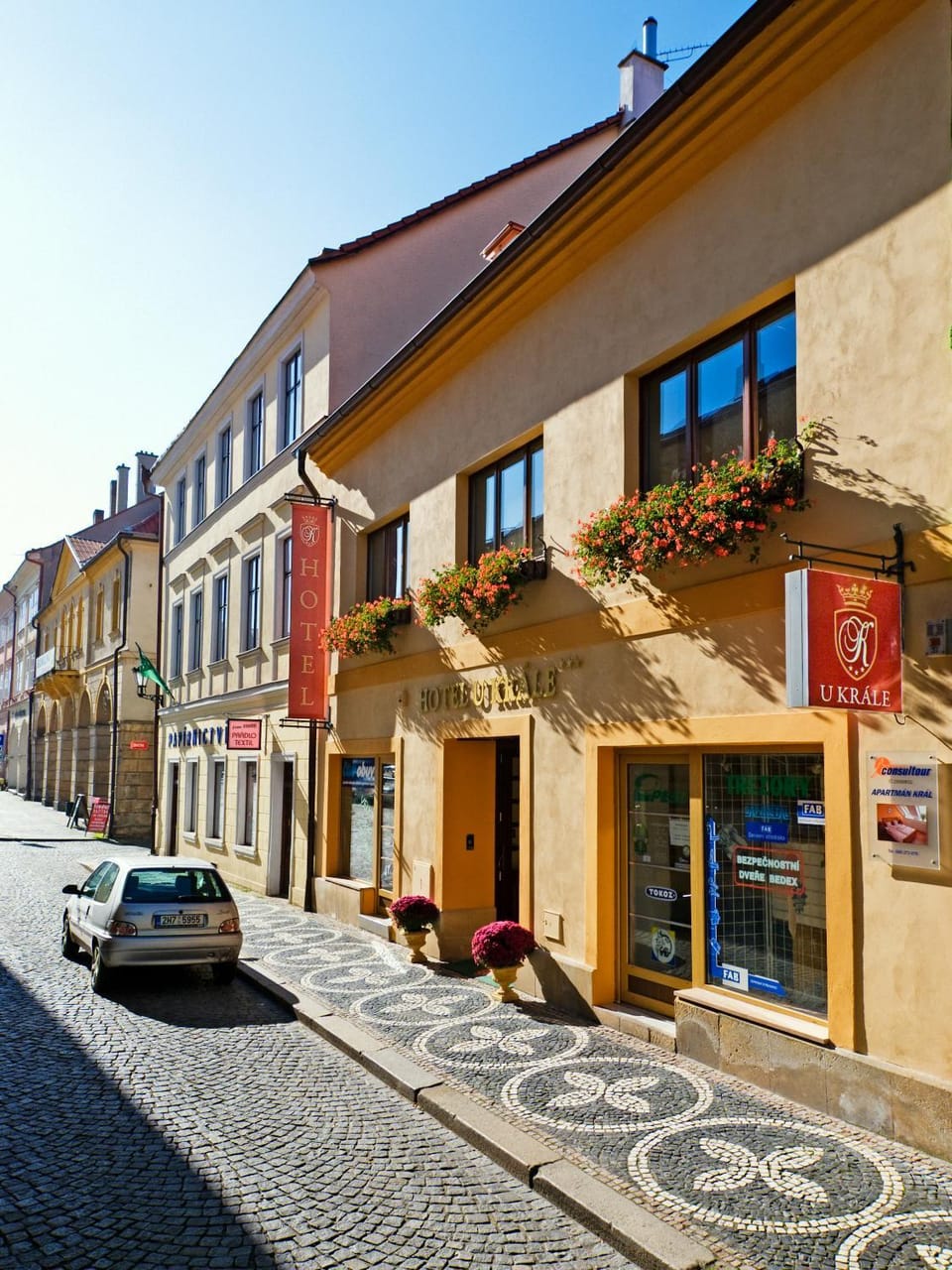 Facade/entrance