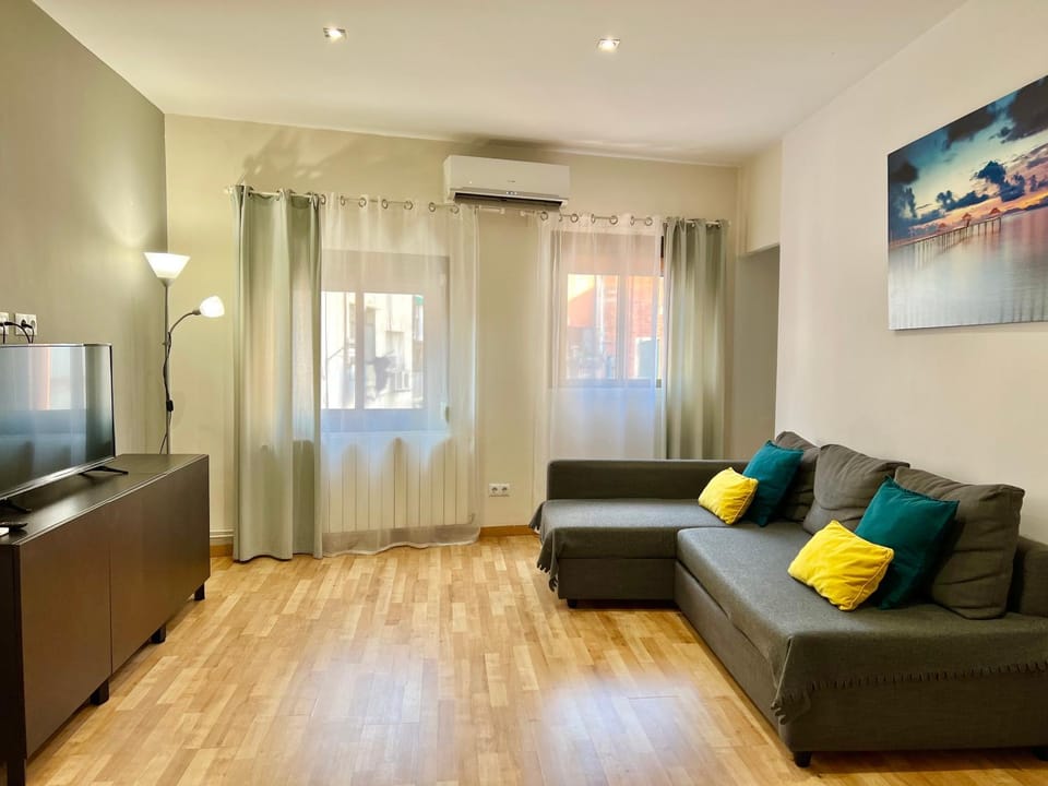 Comfortable renovated flat, WiFi! Apartment in Badalona