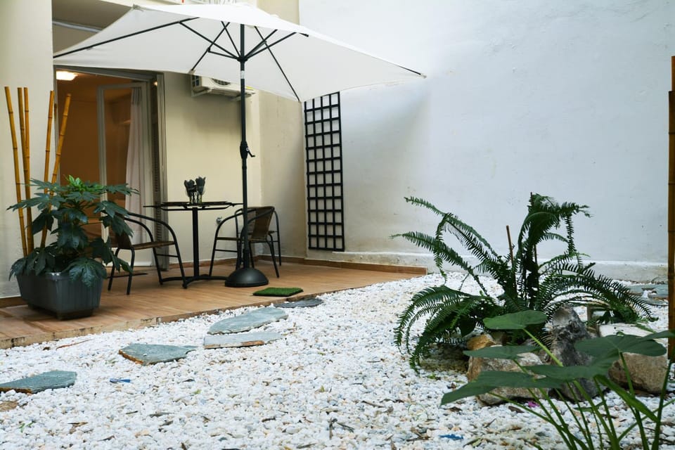 Studio Posh with garden in Kolonaki Apartment in Athens