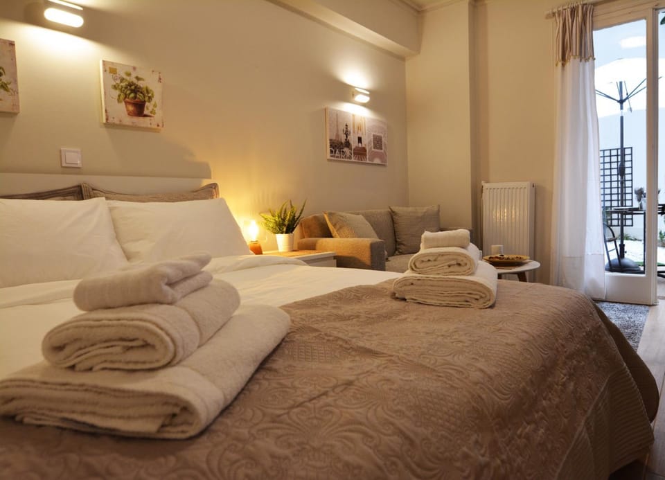 Studio Posh with garden in Kolonaki Apartment in Athens