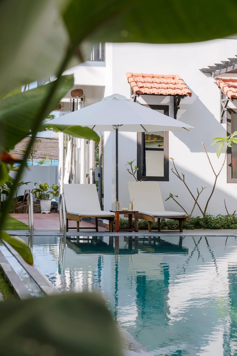 Day, Swimming pool, Swimming pool, sunbed