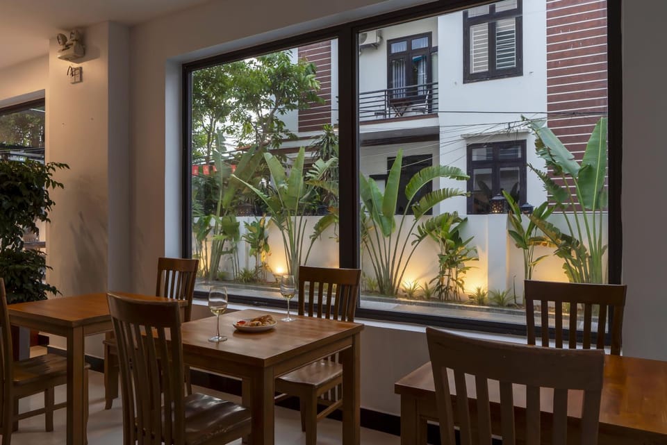 Restaurant/places to eat, Seating area