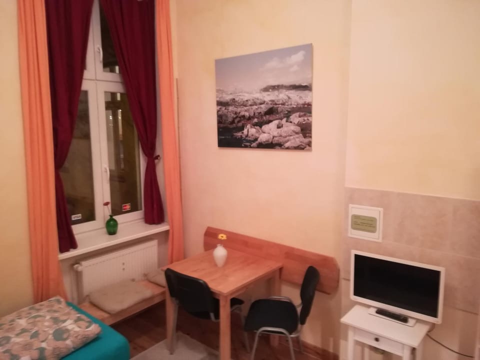 Photo of the whole room, Decorative detail