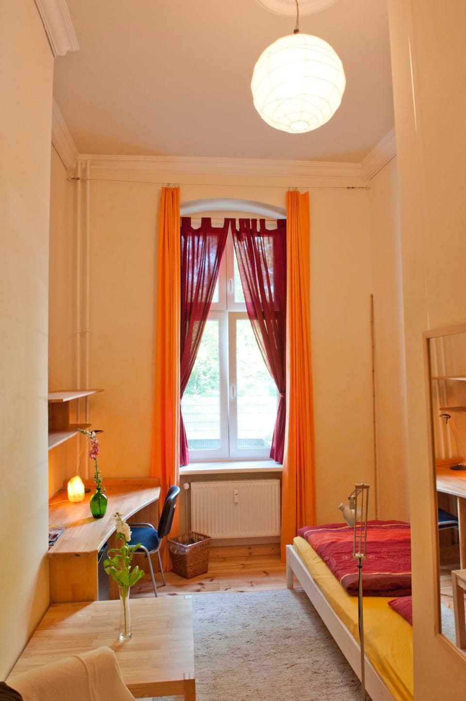 Photo of the whole room, Bedroom