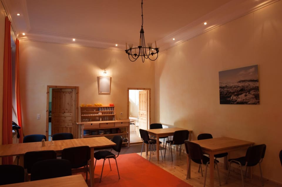 Photo of the whole room, Dining area
