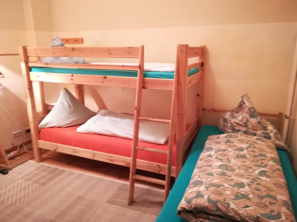 Bed, Photo of the whole room, bunk bed