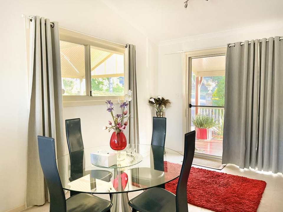 Bright & Beautiful Home On The Hills! Chalet in Kelmscott