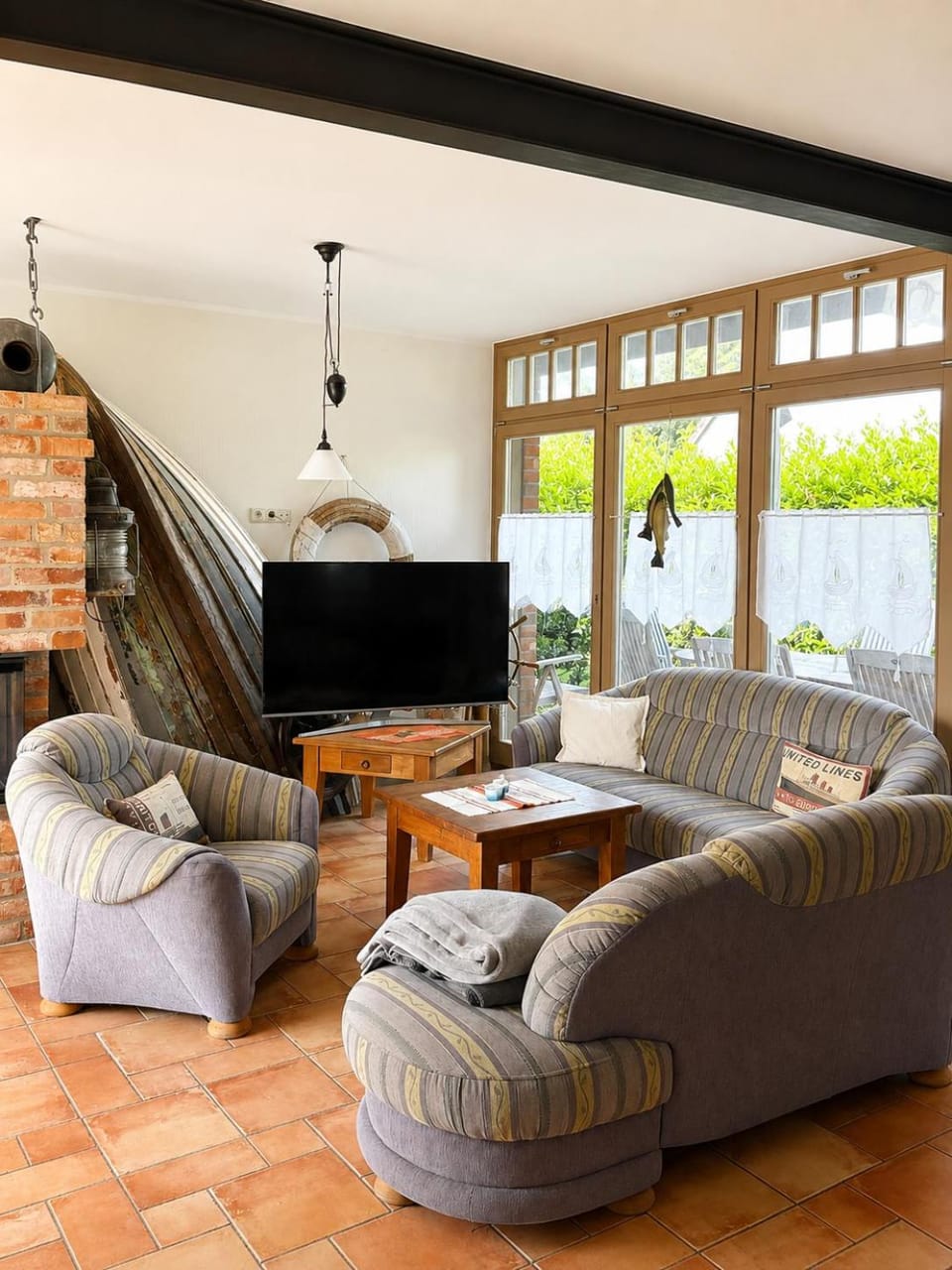Communal lounge/ TV room, TV and multimedia, Living room