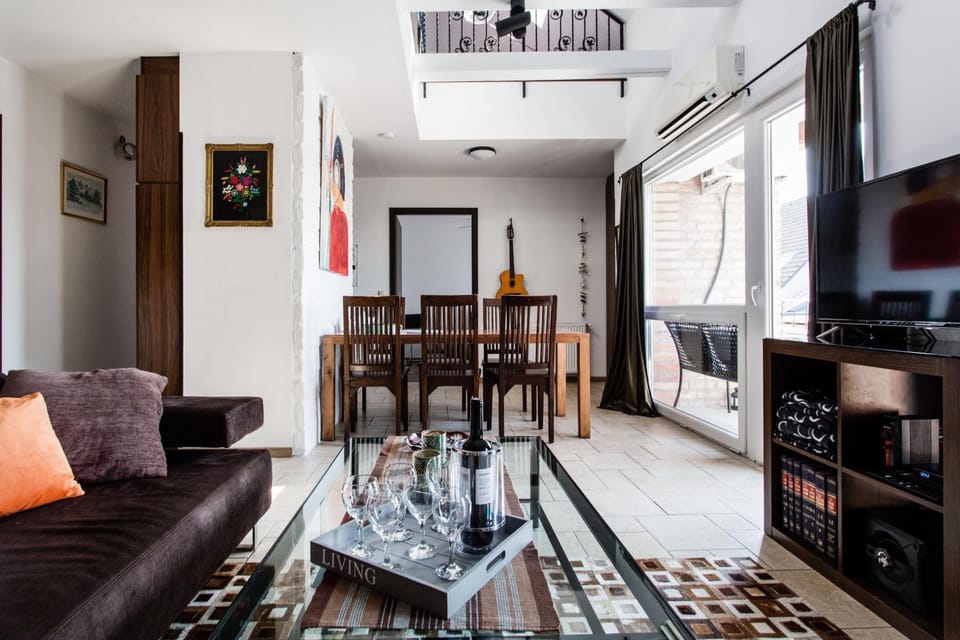 Communal lounge/ TV room, Seating area, Dining area