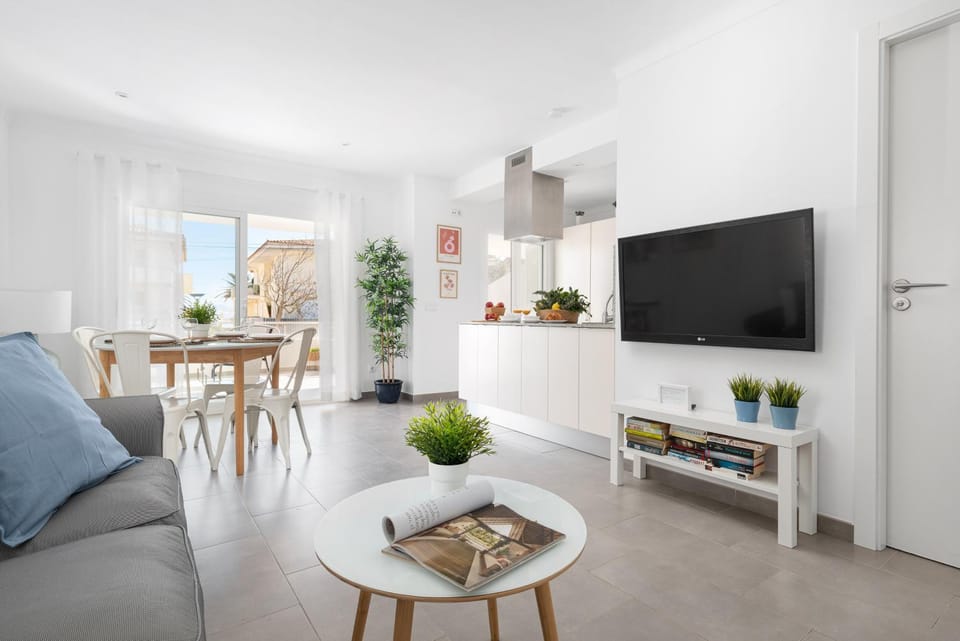 Communal lounge/ TV room, TV and multimedia, Kitchen or kitchenette, Living room, Seating area, Dining area