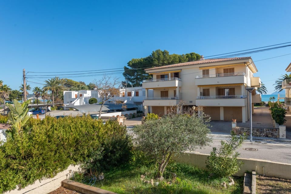 Property building, Neighbourhood, BBQ facilities, View (from property/room), Balcony/Terrace, Sea view