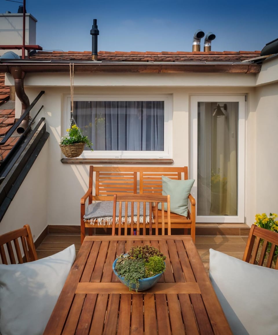 Balcony/Terrace, Area and facilities