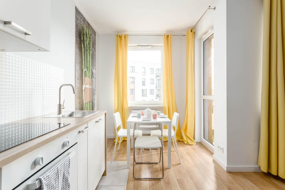Kitchen or kitchenette, Dining area, stove