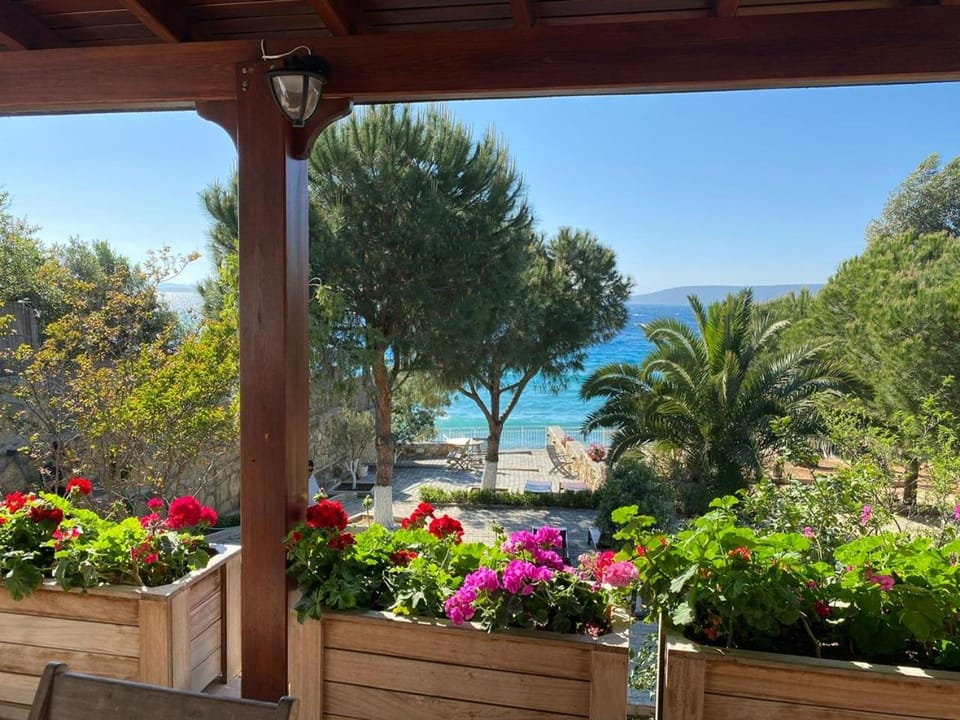 Beach, Garden view, Mountain view