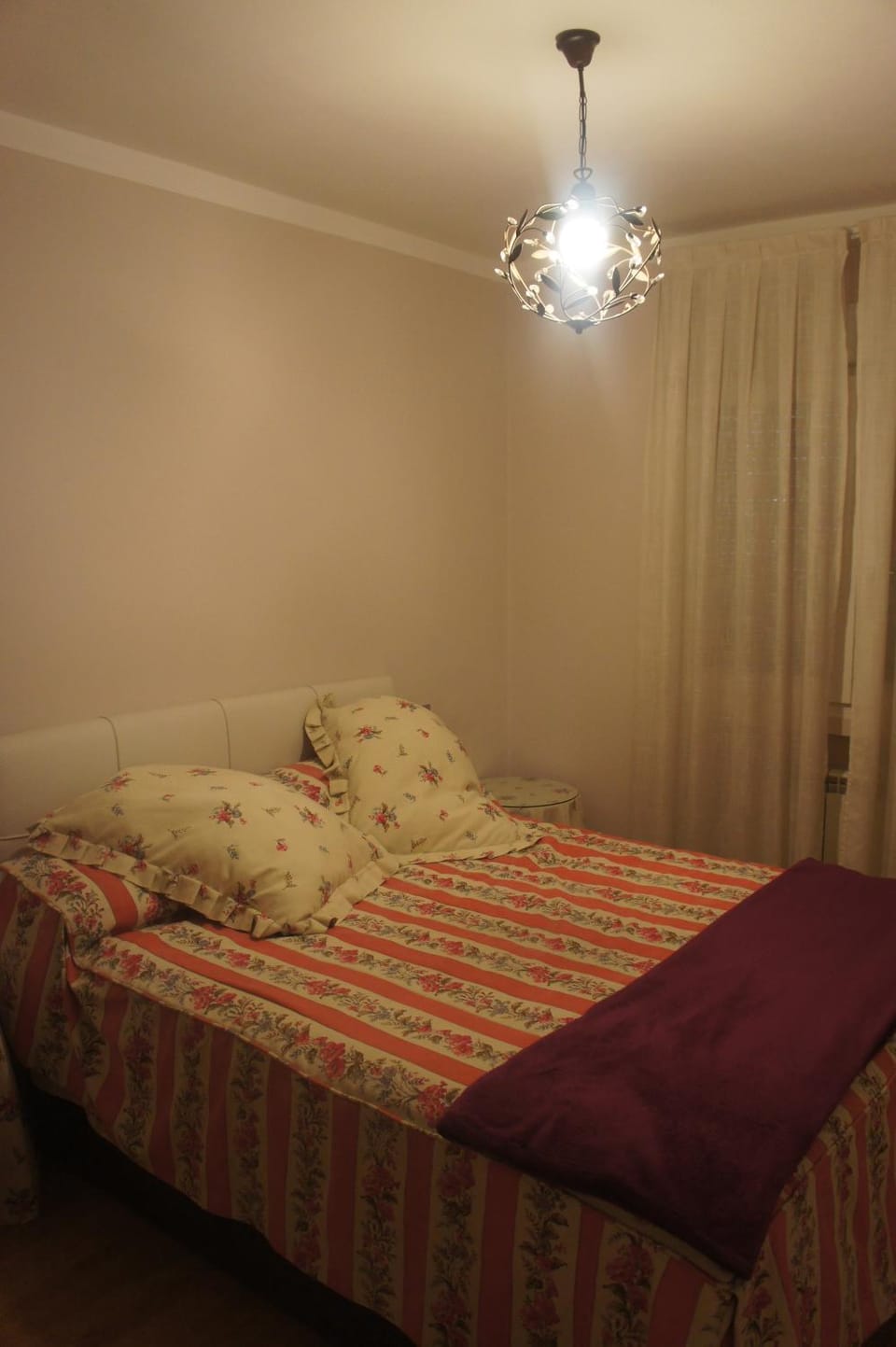 Photo of the whole room, Decorative detail