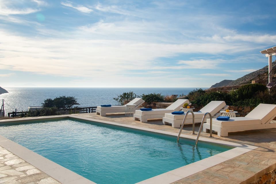 Property building, Day, Summer, Sea view, Swimming pool, sunbed, towels