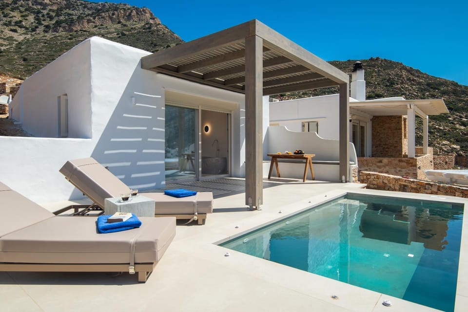 Property building, Day, Summer, Seating area, Swimming pool, sunbed