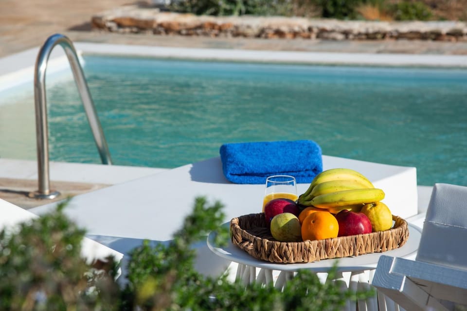 Food and drinks, Pool view