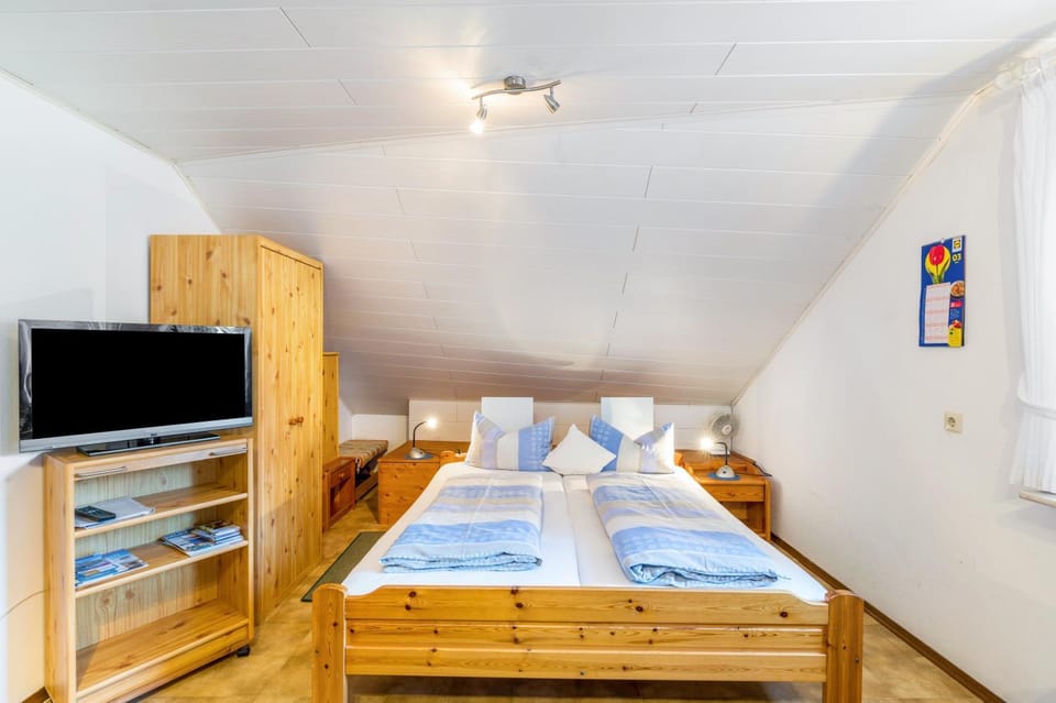 Property building, Living room, Bedroom