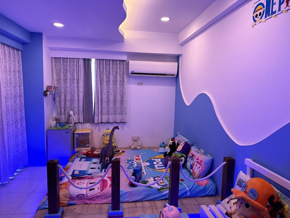 Bed, Photo of the whole room