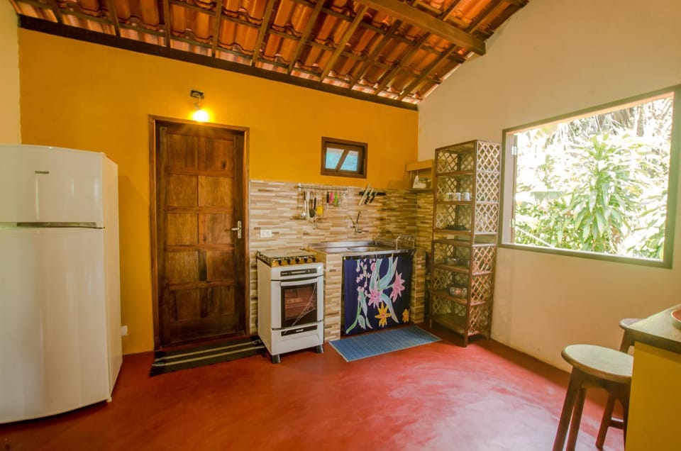 Kitchen or kitchenette, Dining area, oven