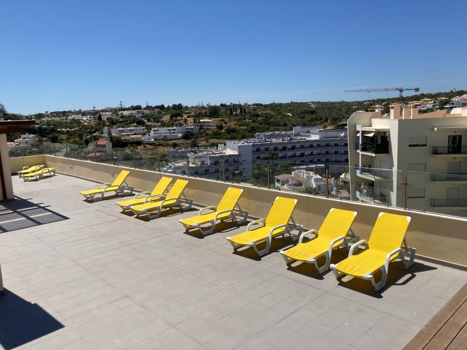 View (from property/room), Balcony/Terrace, City view, sunbed