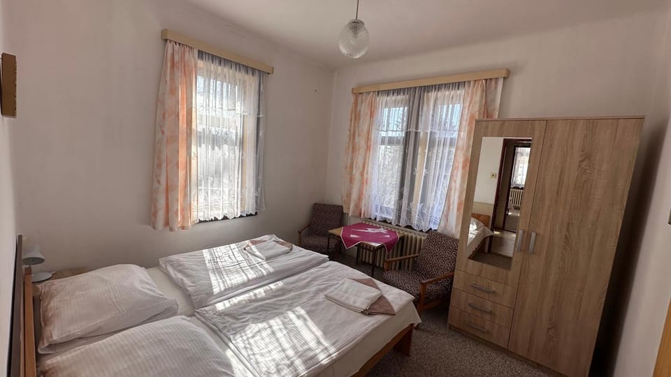 Hotel Zlatá vyhlídka Bed and Breakfast in Lower Silesian Voivodeship