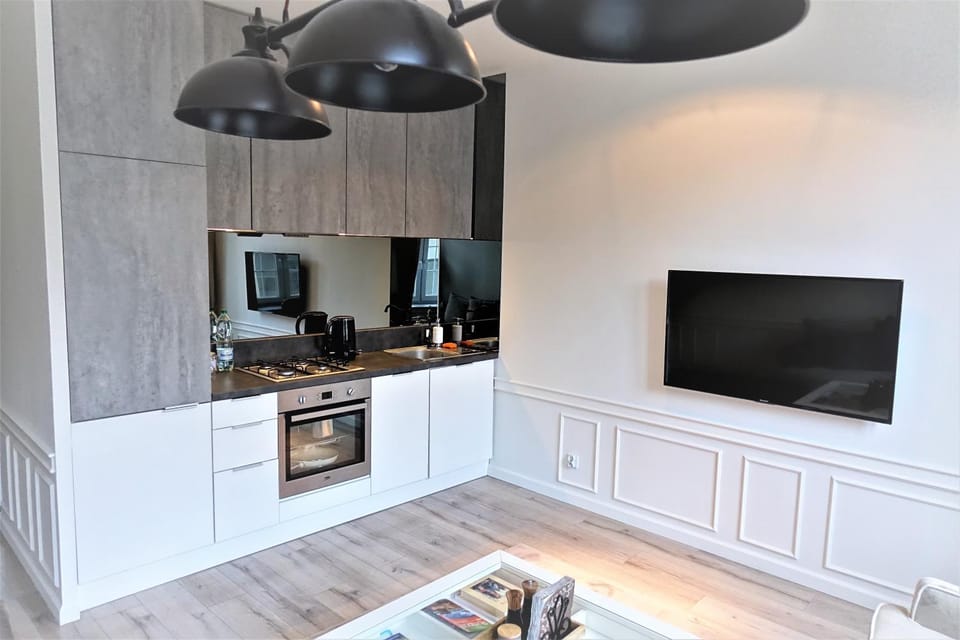 TV and multimedia, Kitchen or kitchenette, Living room, Seating area