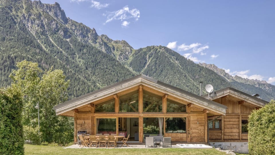 Chalet Chal'heureux + Annexe Chalet in Chamonix