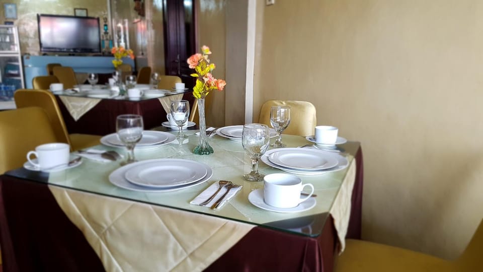 Restaurant/places to eat, Buffet breakfast