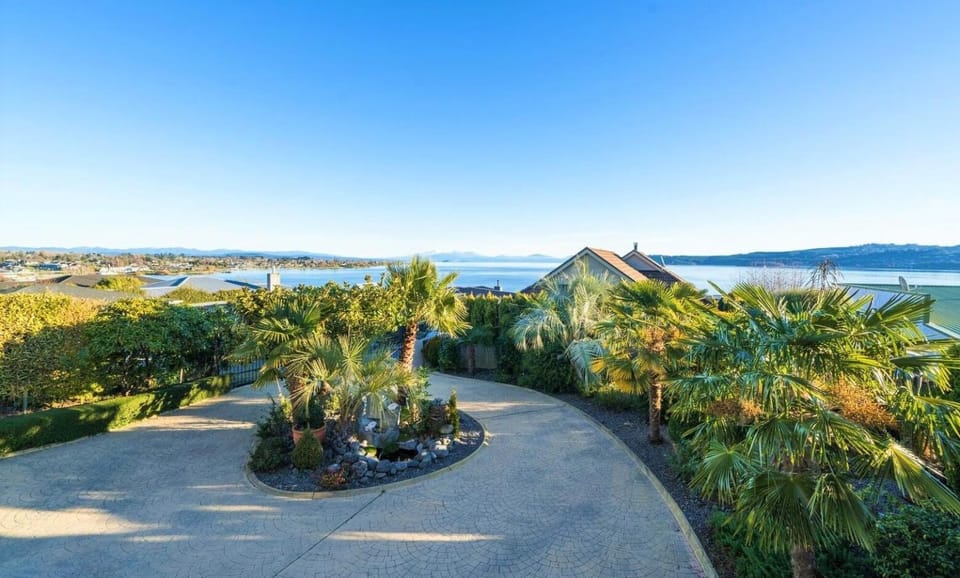 Garden, Lake view, Mountain view
