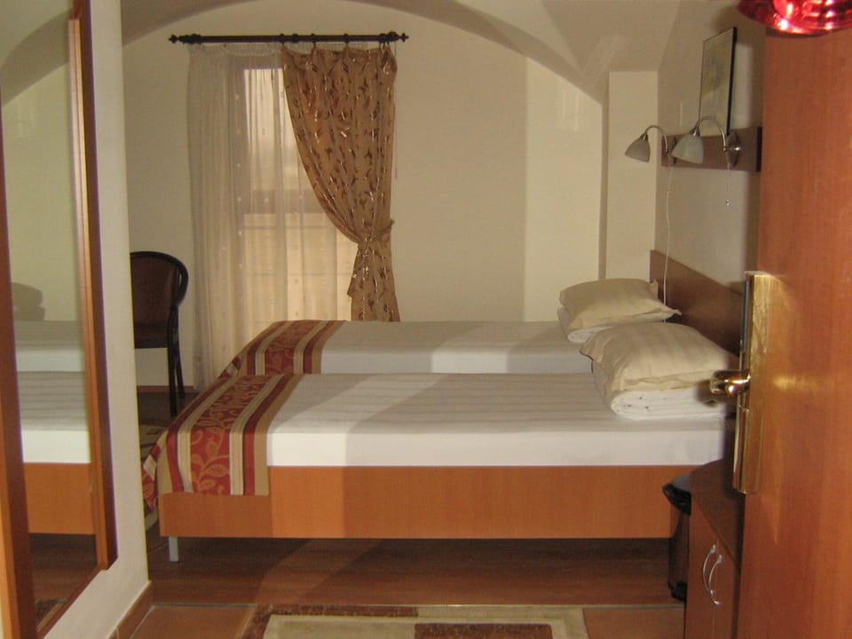 Hotel Transit Hotel in Hungary