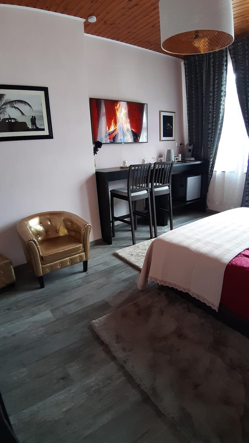 Room De LUX SPA " TABARKA " Bed and Breakfast in Wallonia, Belgium