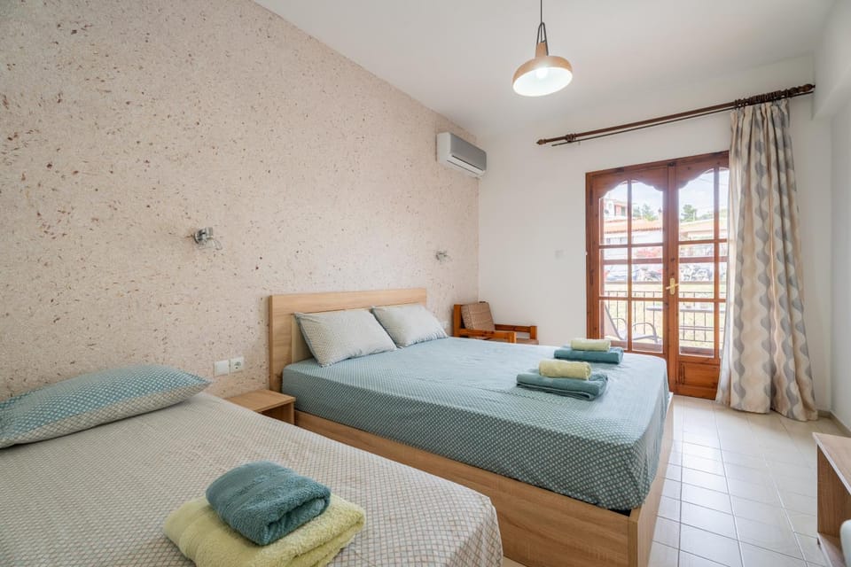 Bed, Bedroom, air conditioner