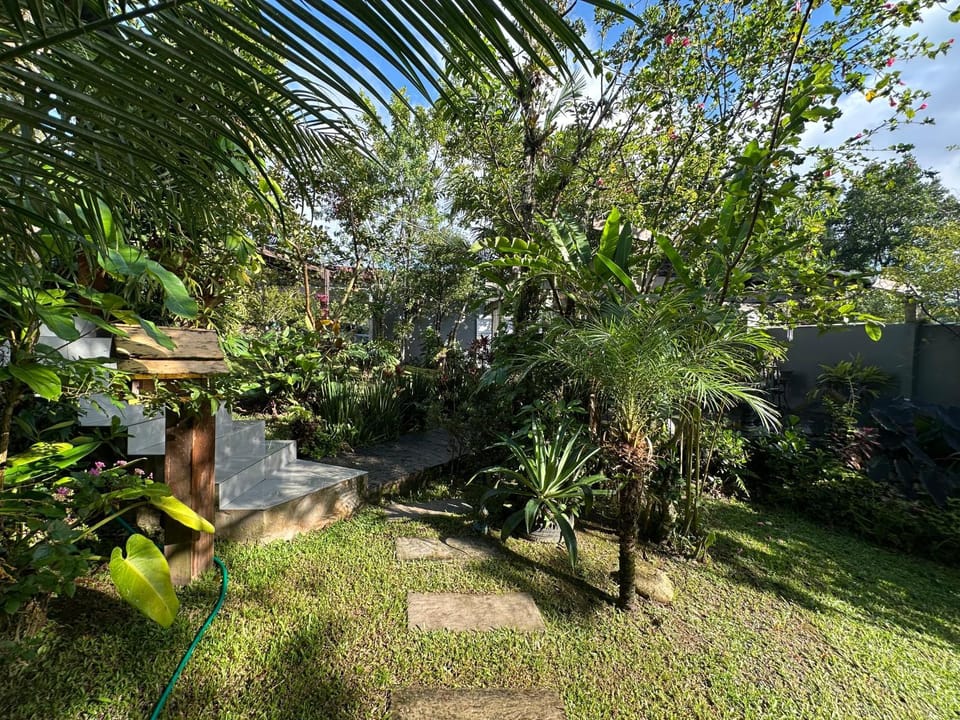RECANTO DOS PASSARINHOS LINDA CASA COM 2 quartos Nature lodge in Camboriú